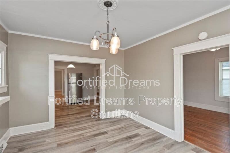 Building Photo - 712 Englewood St