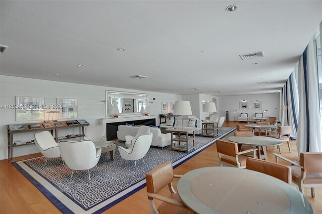 Building Photo - 2627 S Bayshore Dr