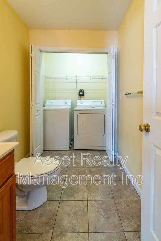 Building Photo - 1667 Maple View Way