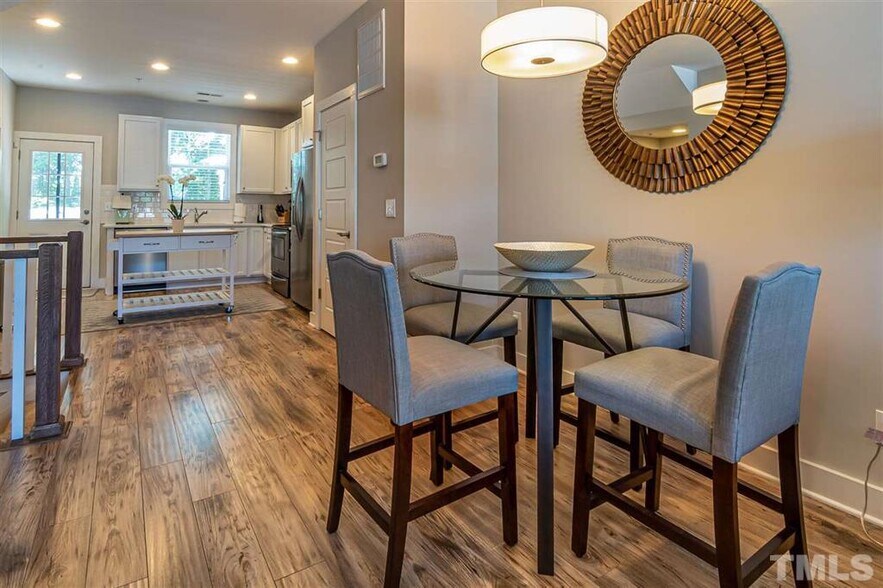 Building Photo - 2800 Bedford Green Dr