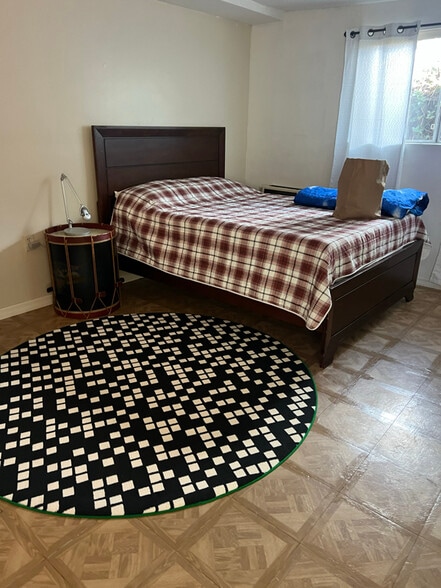 Building Photo - 430 E 184th St