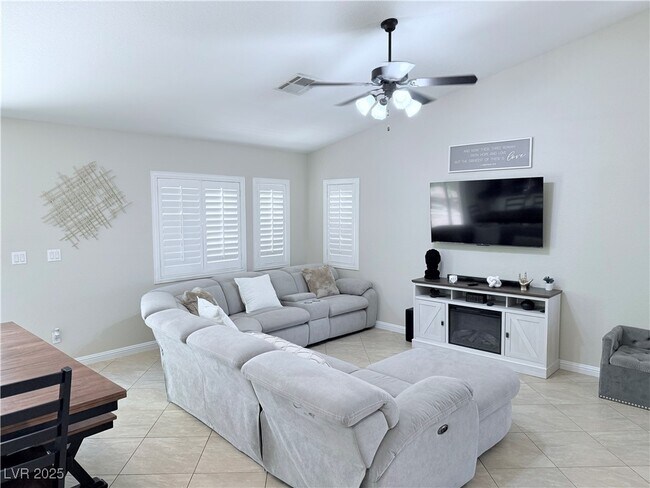 Building Photo - 5917 Pearlie May Ct