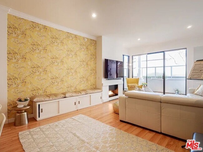 Building Photo - 2276 S Beverly Glen Blvd