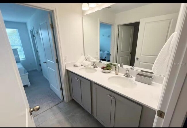 Building Photo - 1844 Sanibel Dr