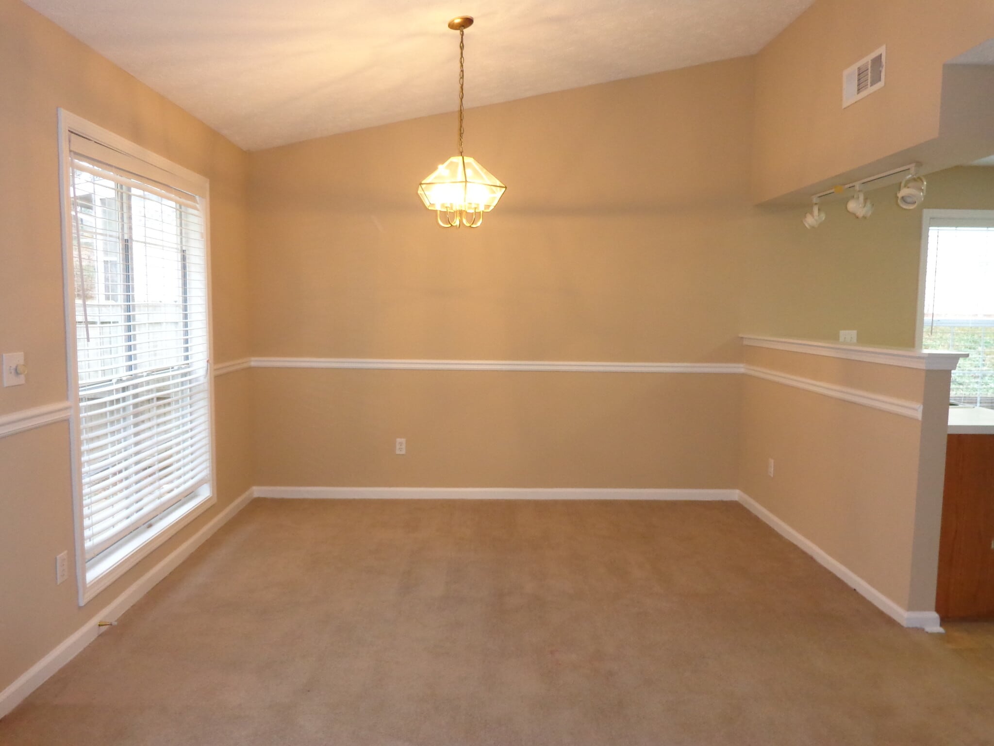 Building Photo - 3730 Sugarbrook Dr
