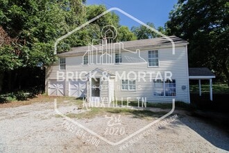Building Photo - 116 S Maple St