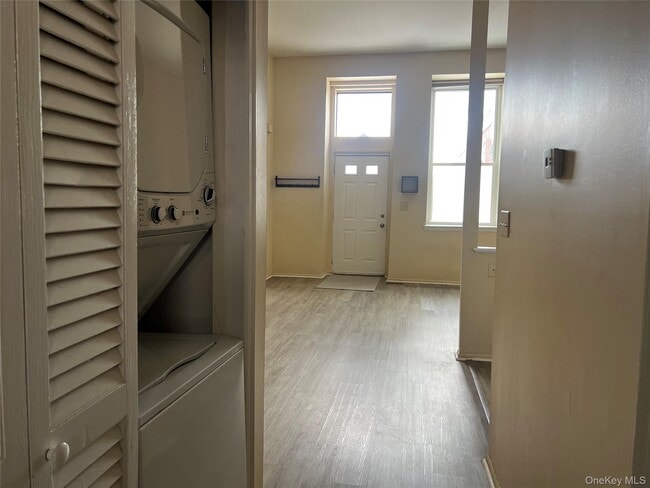 Building Photo - 21 Village Ml