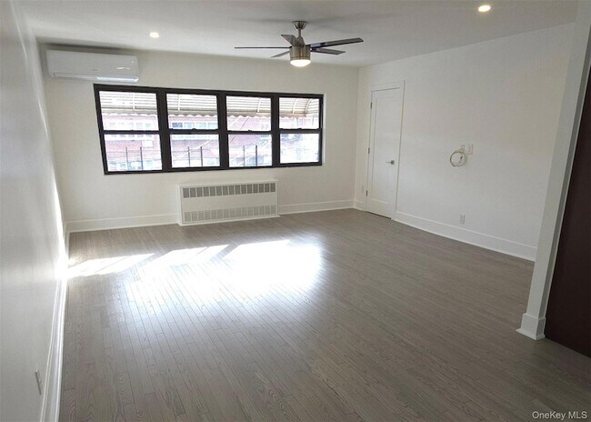 Building Photo - 74-11 85th Dr