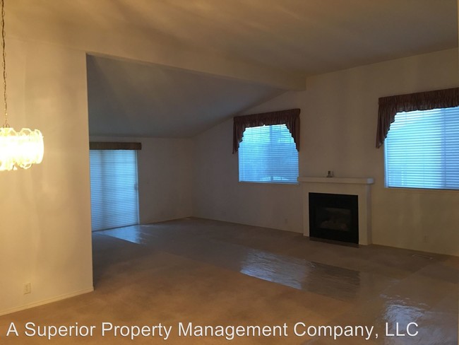 Building Photo - 2325 NE Wintergreen Dr