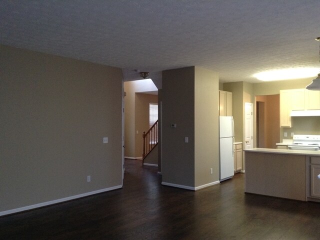 Building Photo - 684 Linden Creek