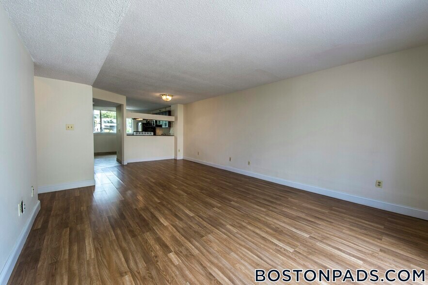 Building Photo - 152 N Beacon St