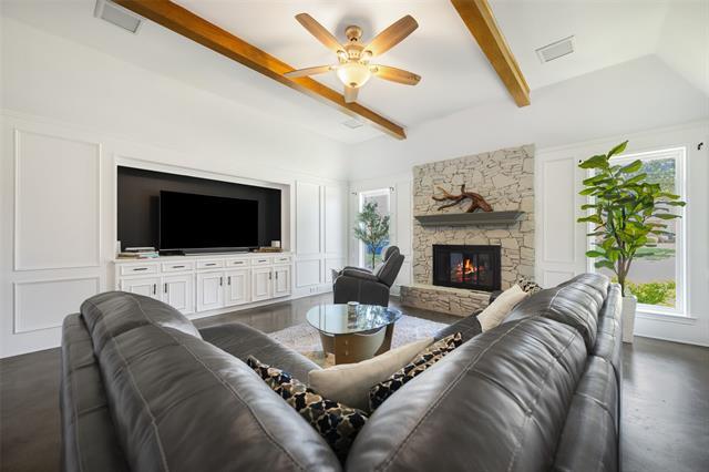 Building Photo - 2562 Primrose Dr