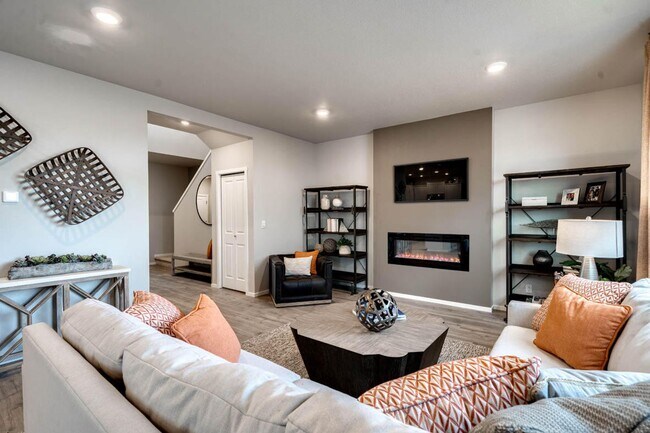 Building Photo - Modern 4 bedroom with den and neighborhood pool!