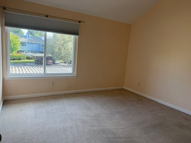 Building Photo - Sonoma Racquet Club Circle ~ Gorgeous 2 Bedroom 1.5 Bath in Rohnert Park