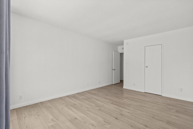 Building Photo - 21000 Parthenia St