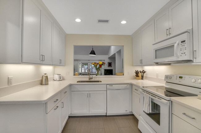 Building Photo - 13403 Bedford Mews Ct