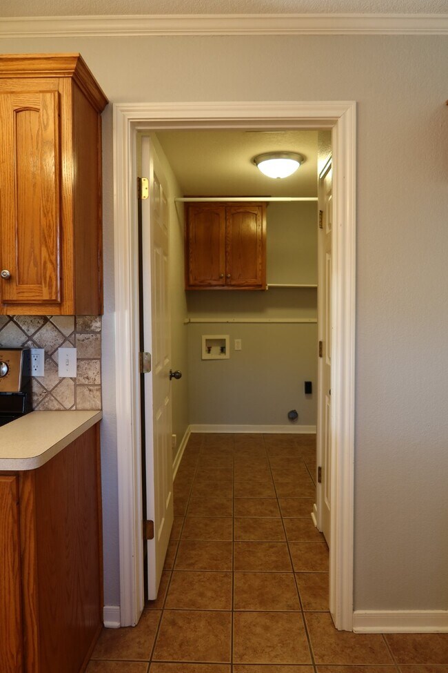 Building Photo - Charming 3-Bedroom Home with 2 Full Bathrooms in Waco, TX - Must See!