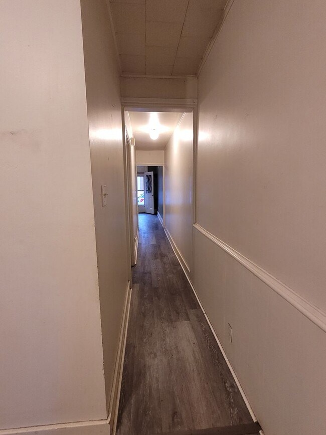 Building Photo - 40 N Chestnut St