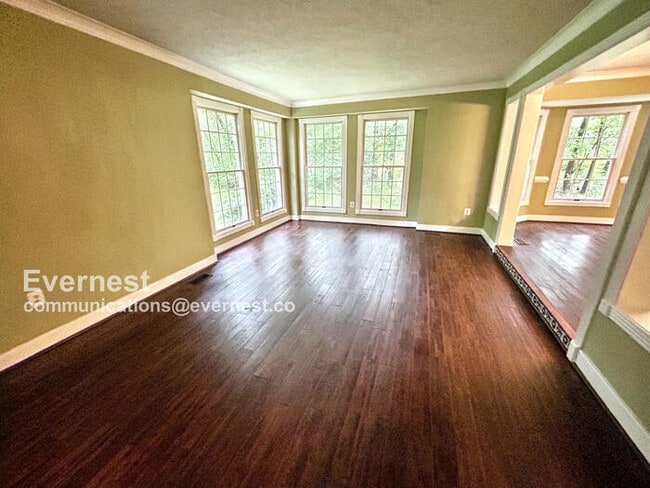Building Photo - 3059 Southampton Dr