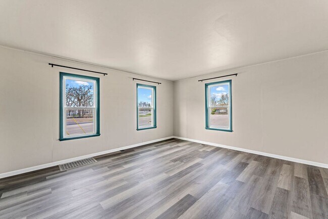 Building Photo - 457 Ahnaip St