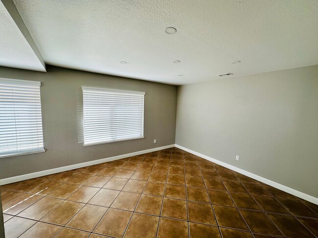 Building Photo - Coming Soon! 3 bedroom Murrieta home for L...