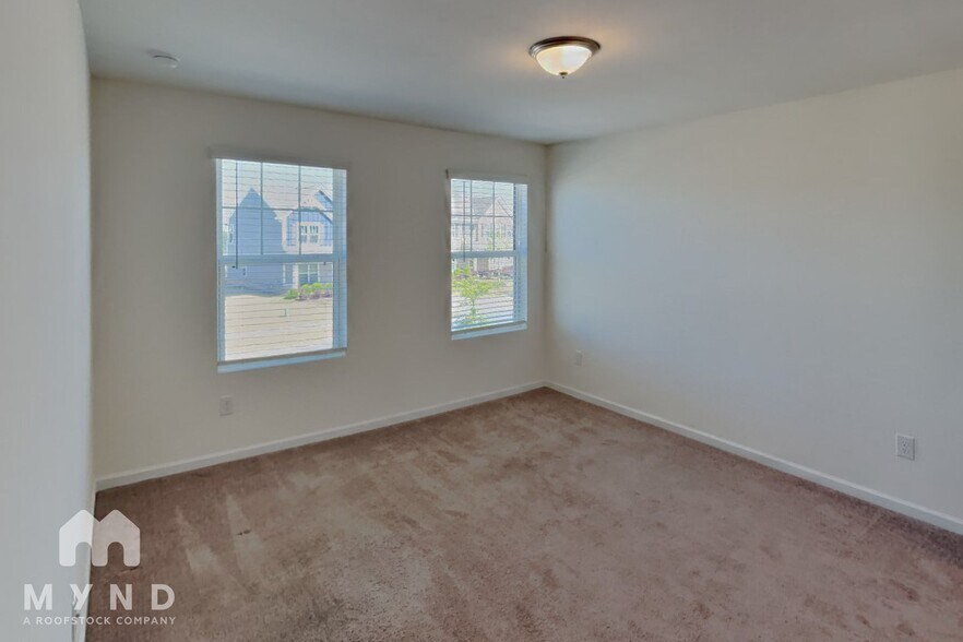 Building Photo - 354 Rayland St