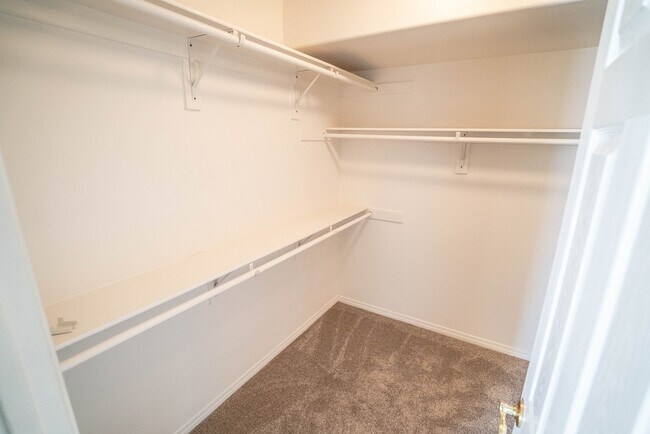 Building Photo - 4 Bedroom Home for Rent in Camarillo!