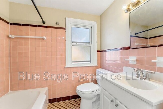 Building Photo - 248 E Turnbull Ave