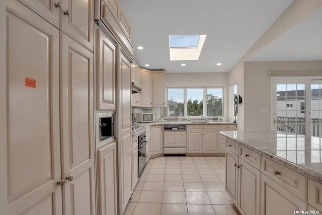 Building Photo - 3049 Clubhouse Rd