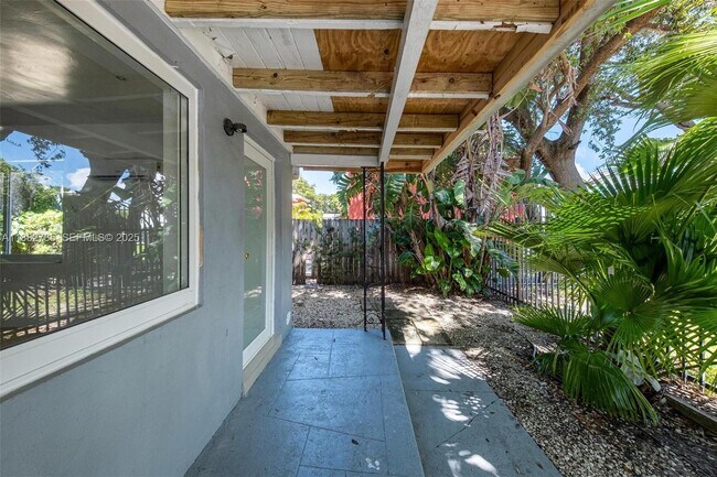 Building Photo - 551 NE 61st St