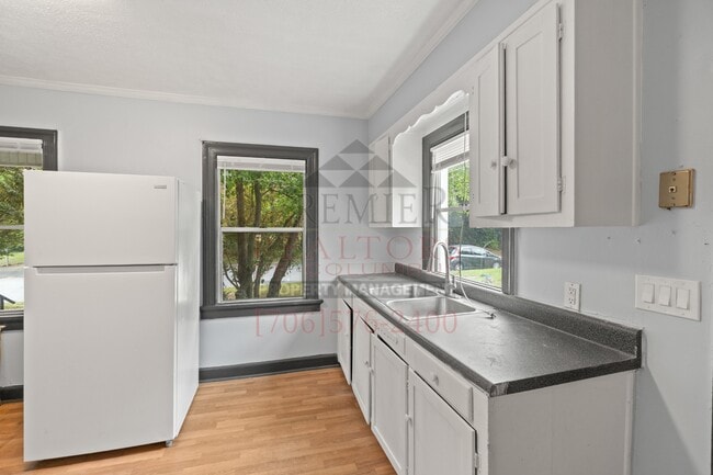 Building Photo - 1527 11th Ave