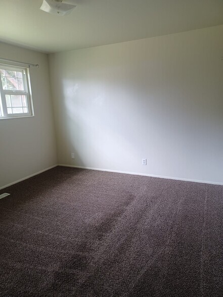 Building Photo - 705 Canyon View Drive