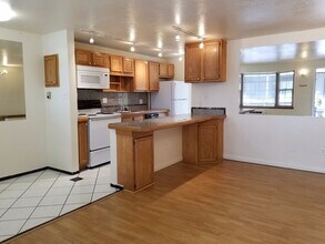 Building Photo - Cat-friendly 1 BD w/ BIG PATIO on the FIRS...