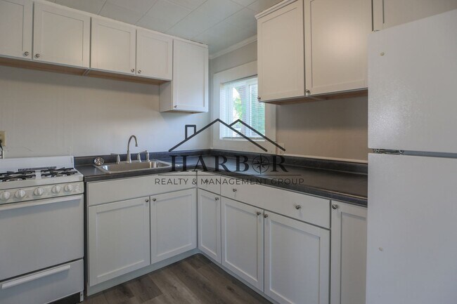 Primary Photo - 212 7th St NW