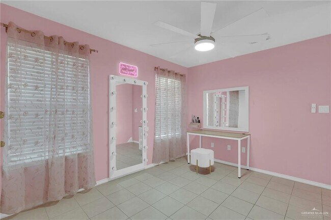 Building Photo - 32 Robin Ave