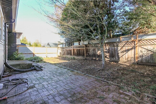 Building Photo - 2714 SE 48th Av