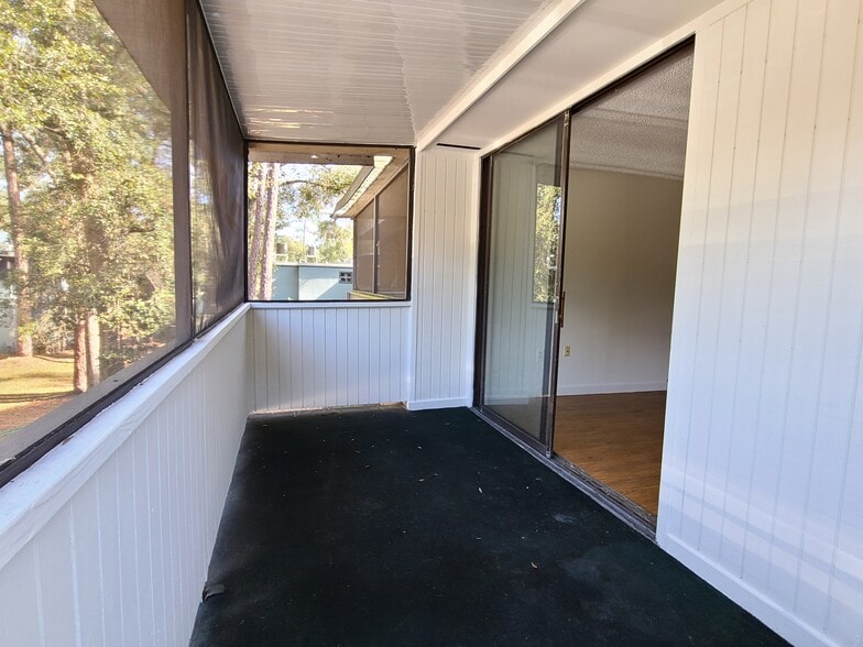 Building Photo - 701 SW 75th St