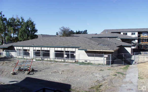 Building Photo - Arbor Glen  (Whispering Winds Housing LTD)