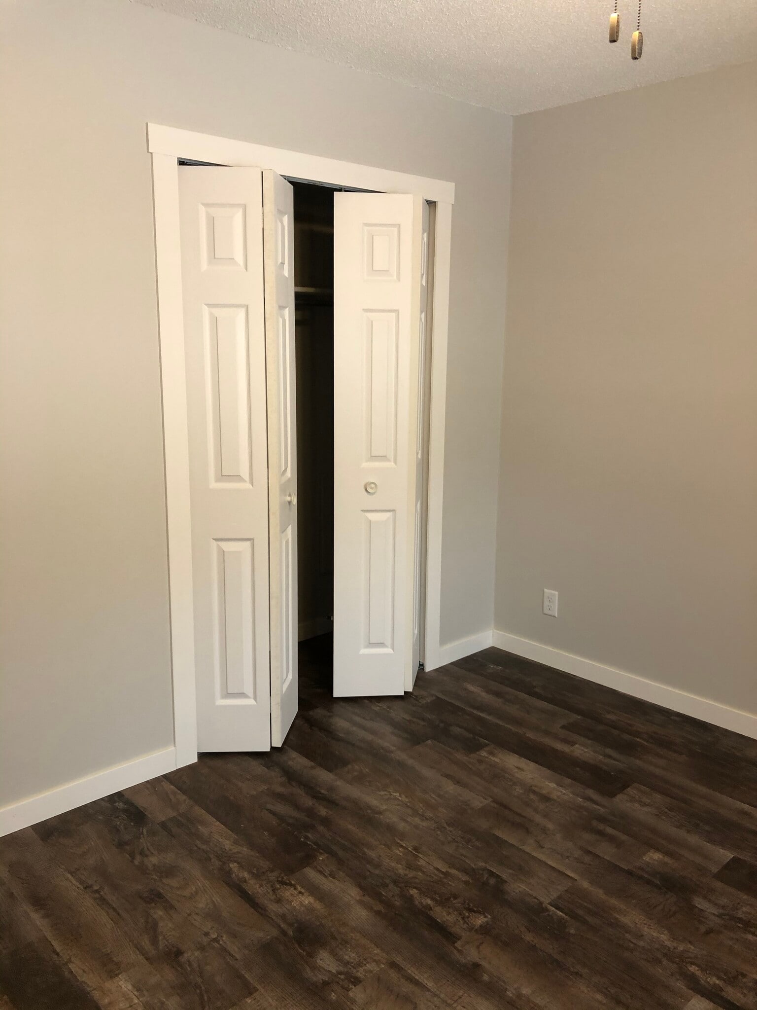 Building Photo - 202 16th Ave N