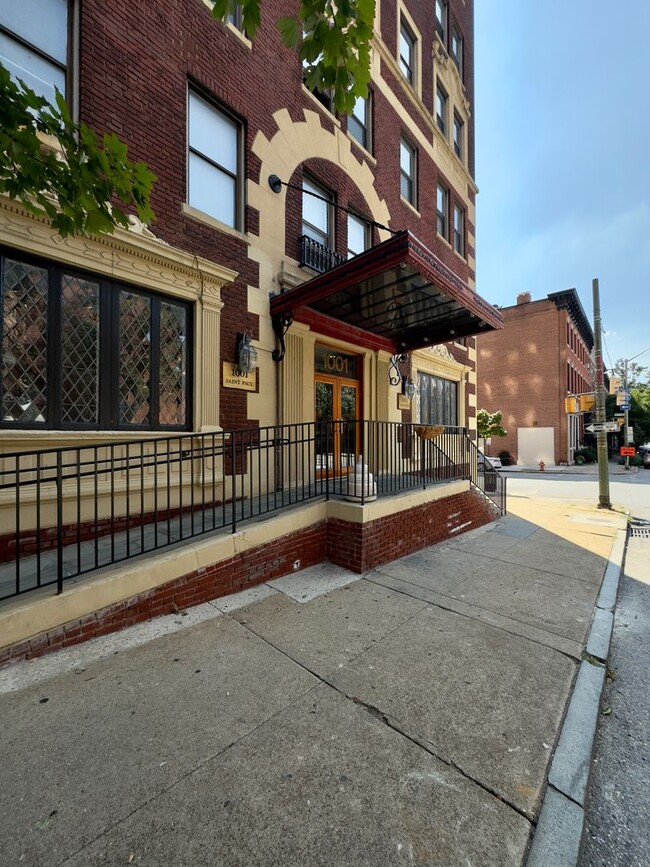 Building Photo - Charming Studio Condo in the Heart of Balt...