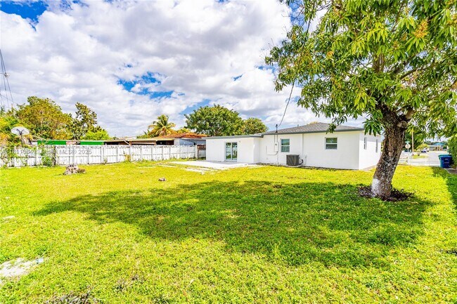 Building Photo - 8330 NW 35th Pl