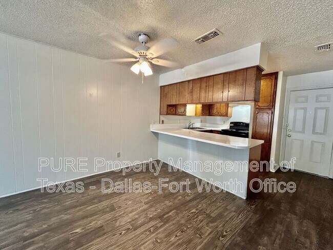 Building Photo - 409 Cousins Ln