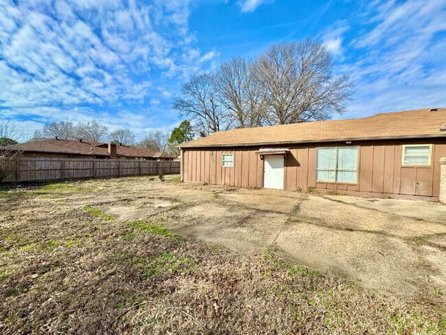 Building Photo - 3411 Emerald St