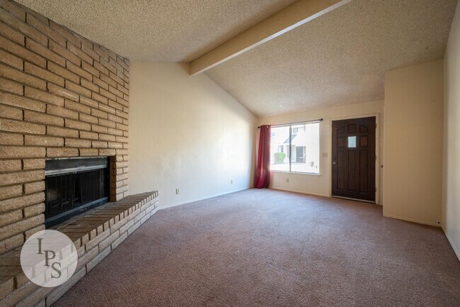 Building Photo - Colett:7579