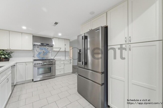 Building Photo - 1967 Solano Way