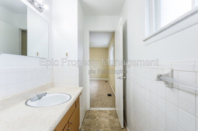 Building Photo - 10033 Groh Rd