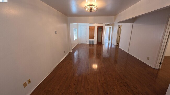 Building Photo - 1418 15th Ave