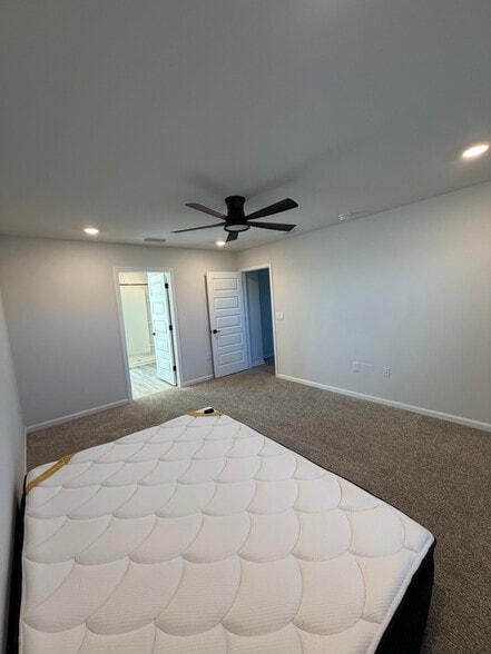 Building Photo - 5136 Rivergrass Dr