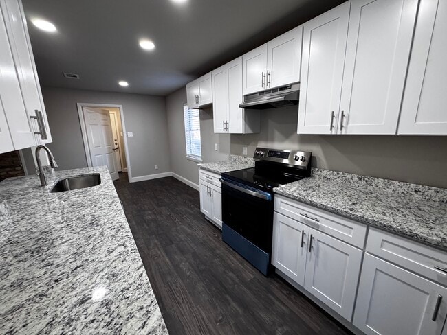 Building Photo - 1311 Alpine Dr