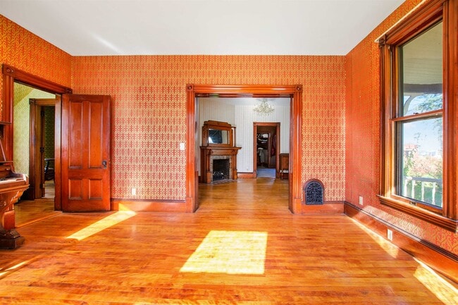 Building Photo - 19 Pine St